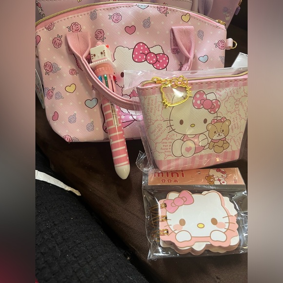 Hello Kitty Handbags - Hello kitty bundle!